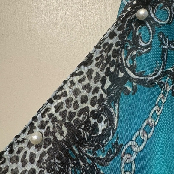 NEW Choice of 2 colors! 4-Ways Scarf/Shawl - Picture 3 of 5